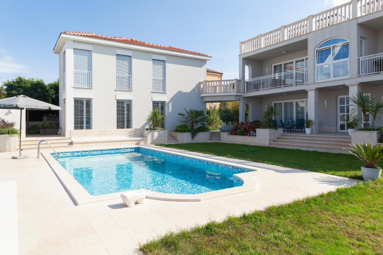 Deluxe Apartments Vila Carissa Malinska Esterno foto
