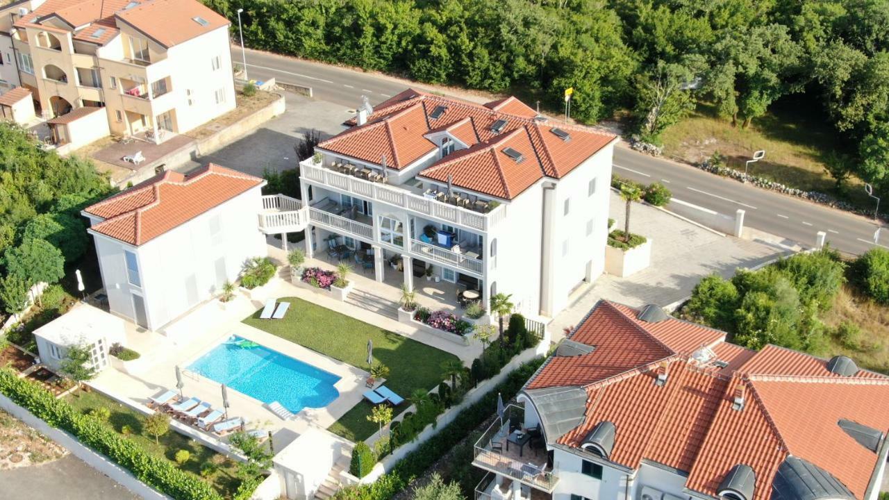 Deluxe Apartments Vila Carissa Malinska Esterno foto