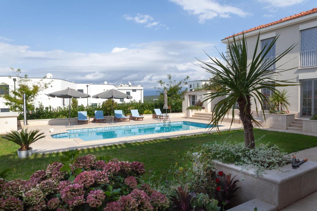 Deluxe Apartments Vila Carissa Malinska Esterno foto